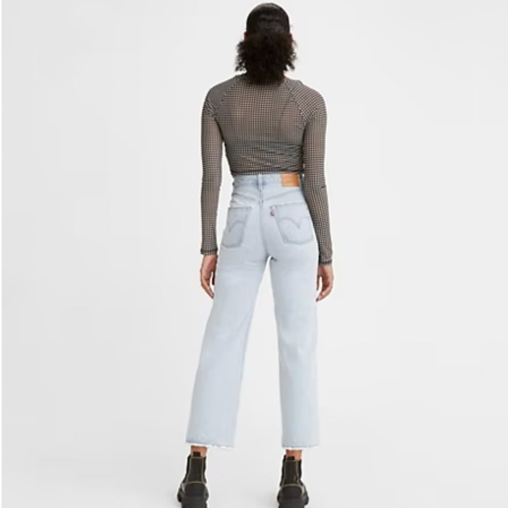 Levi's High Waisted Light Wash Cropped Straight Legged Jeans Size 25
